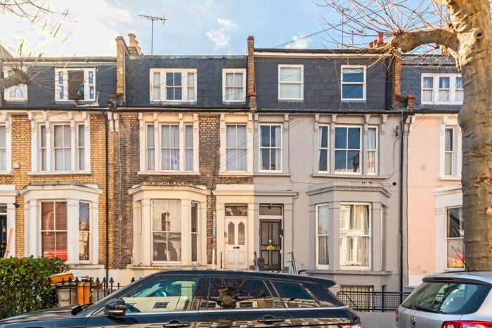 3 Bedroom Flat To Rent In Barclay Road, London, SW6