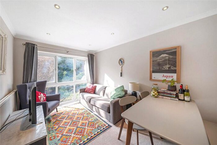 2 Bedroom Flat To Rent In Gloucester Avenue, Primrose Hill, NW1
