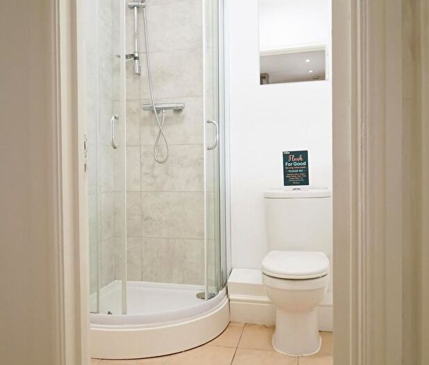 6 Bedroom Flat To Rent In Haydn Avenue, Manchester, M14
