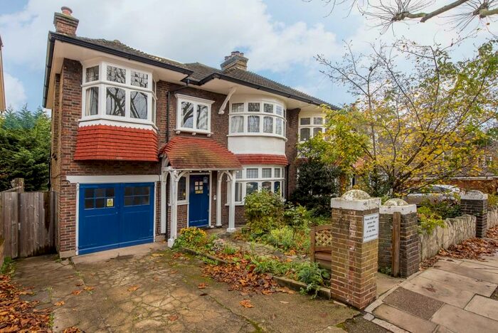 4 Bedroom Semi-Detached House To Rent In Sheen Gate Gardens London, SW14