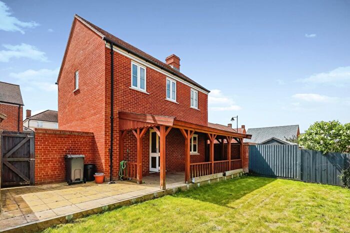 2 Bedroom Detached House To Rent In Ashmead Arcade, Waterlooville, Hampshire, PO7