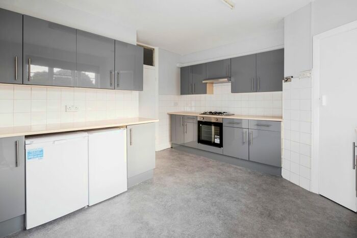 3 Bedroom Flat To Rent In Brownlow Court Lyttelton Road, London, N2