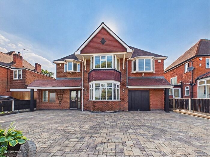 5 Bedroom Detached House For Sale In Whitehouse Common Road, Sutton Coldfield, B75