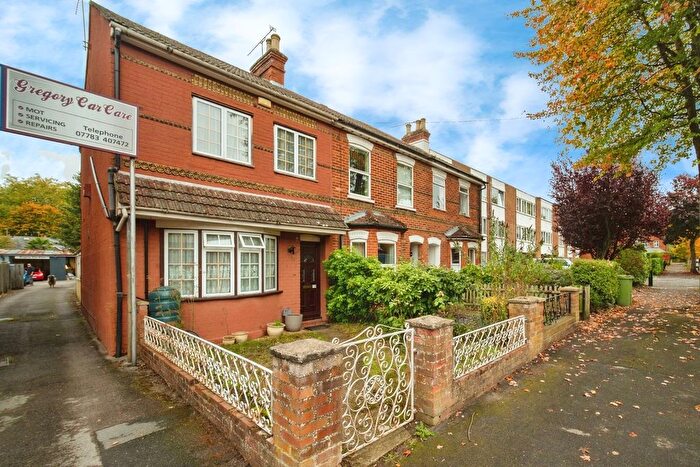 3 Bedroom Terraced House For Sale In Osborne Road, Farnborough, GU14