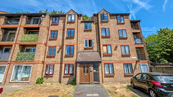 2 Bedroom Flat For Sale In Sycamore Court, Sandcliff Road, Erith, Kent, DA8