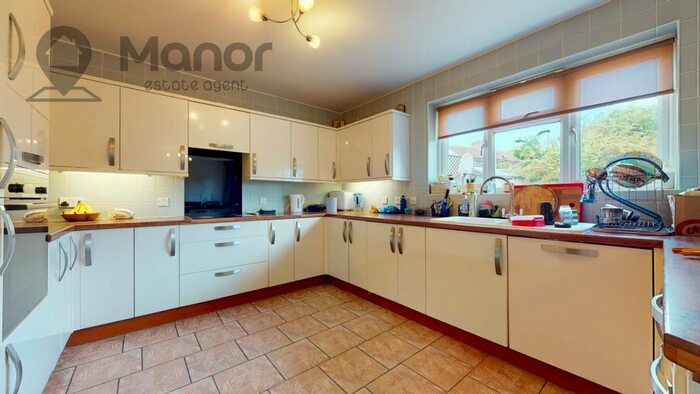 4 Bedroom Bungalow To Rent In Norman Road, Hornchurch, RM11