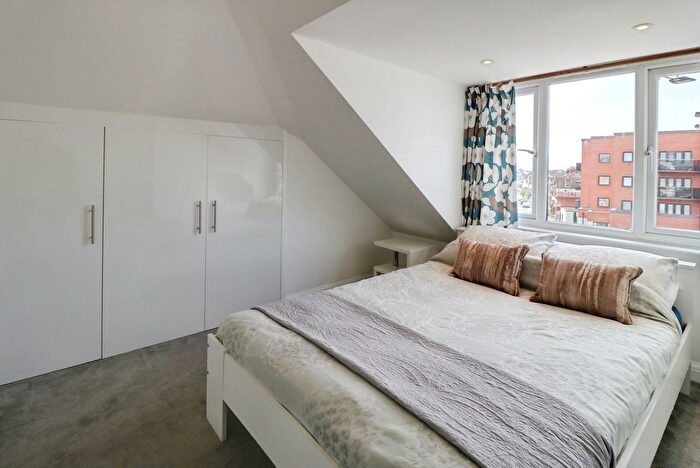 1 Bedroom Flat To Rent In Elmsleigh Drive, Leigh-On-Sea, SS9