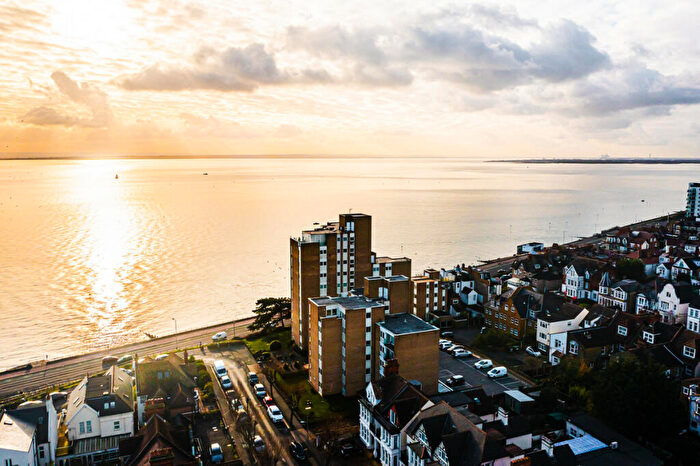 2 Bedroom Apartment For Sale In Overcliff, Westcliff-on-sea, SS0