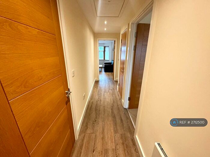 2 Bedroom Flat To Rent In Pentyrch Court, Cardiff, CF24