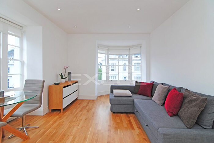 2 Bedroom Flat To Rent In Gloucester Terrace, Paddington, London, W2