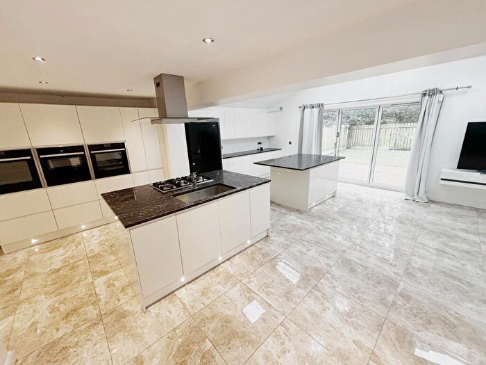 4 Bedroom House To Rent In Standish Bank, Sheffield, S5