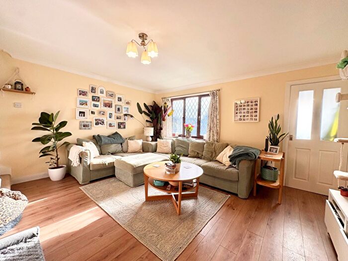 2 Bedroom Property To Rent In Barn Fold, Waterlooville, PO7