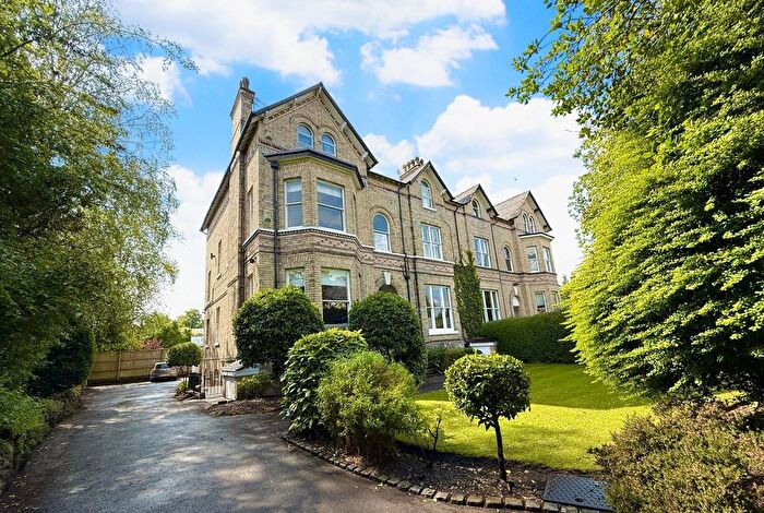 3 Bedroom Flat To Rent In Heald Road, Altrincham, WA14