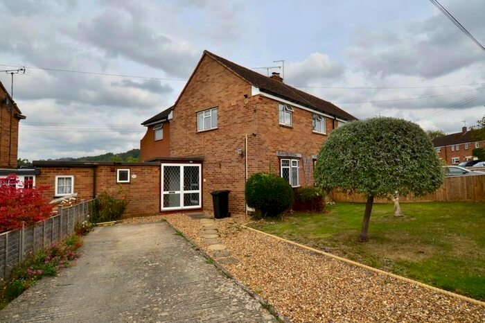 3 Bedroom Semi-Detached House For Sale In Sandscroft Avenue, Broadway, WR12