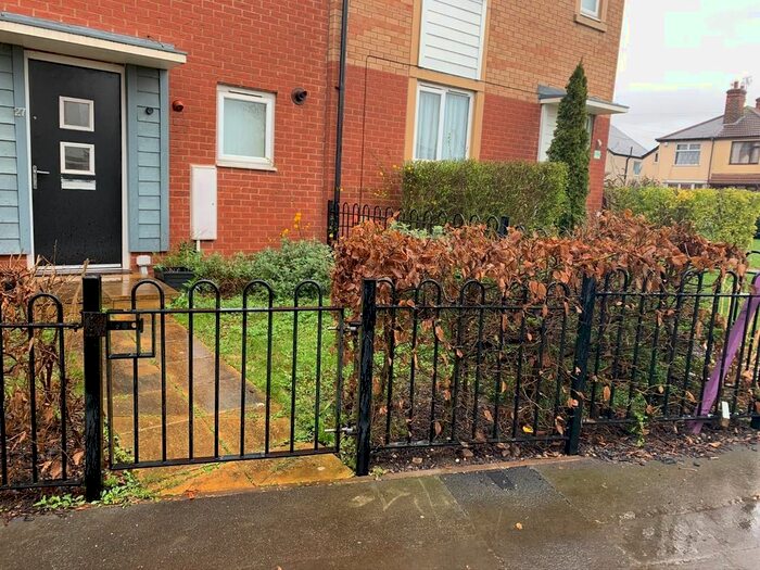 2 Bedroom Town House To Rent In Onyx Crescent, Leicester, LE4