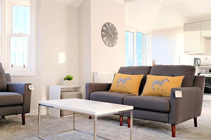 2 Bedroom Flat To Rent In Union Street, Top Floor, Aberdeen, AB11