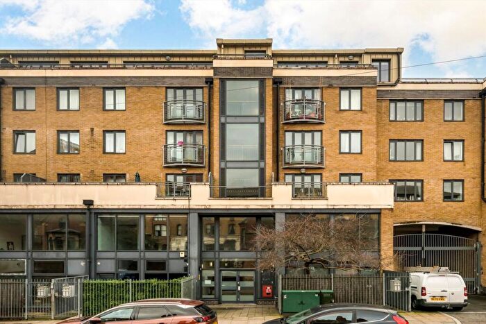 1 Bedroom Flat To Rent In Fairfield Road, Bow, E3