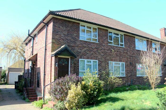 2 Bedroom Property To Rent In Shrewsbury Close, Surbiton, KT6