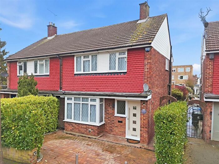 3 Bedroom Semi Detached House For Sale In Wimborne Close, Buckhurst Hill, IG9