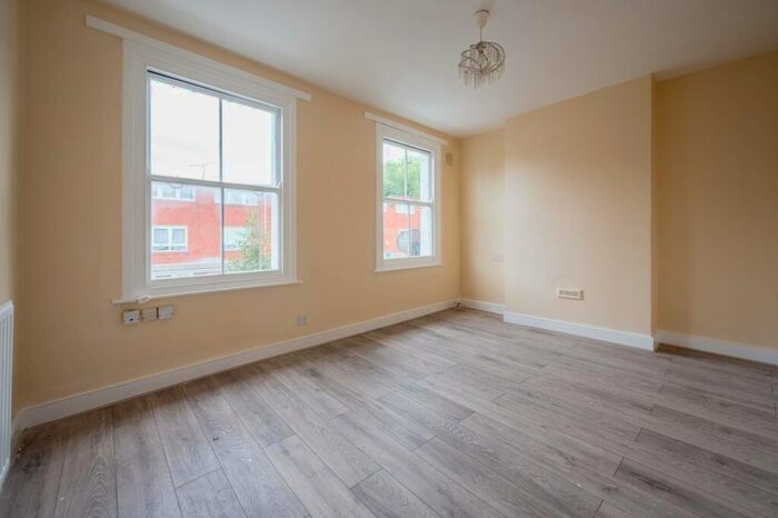 1 Bedroom Flat To Rent In Burchell Road, Peckham, London, SE15