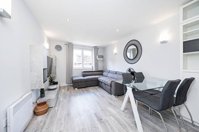 1 Bedroom Flat To Rent In Plumbers Row, , Aldgate, London, E1