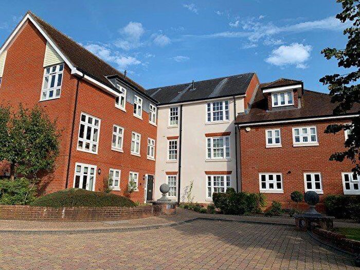 2 Bedroom Flat To Rent In Black Horse Way, Horsham, RH12