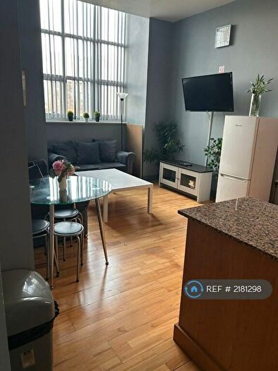 3 Bedroom Flat To Rent In Block A, Manchester, M4