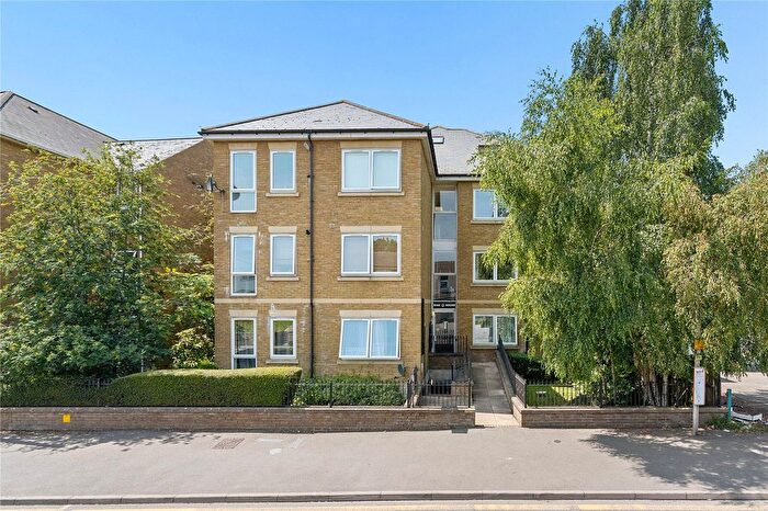 2 Bedroom Flat For Sale In Wrotham Road, Gravesend, Kent, DA11