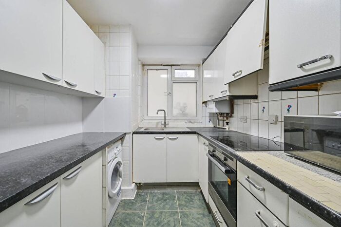 3 Bedroom Flat To Rent In Chapel Street, Marylebone, London, NW1