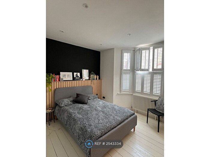 2 Bedroom Flat To Rent In Woodhouse Road, London, E11