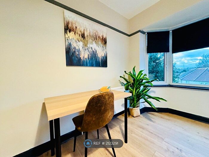 3 Bedroom Flat To Rent In Lower Bevendean Avenue, Brighton, BN2