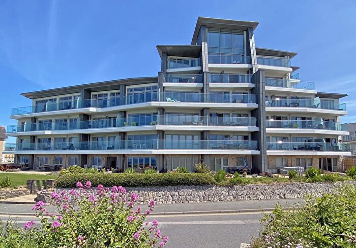 2 Bedroom Flat For Sale In Lusty Glaze Road, Newquay, Cornwall, TR7