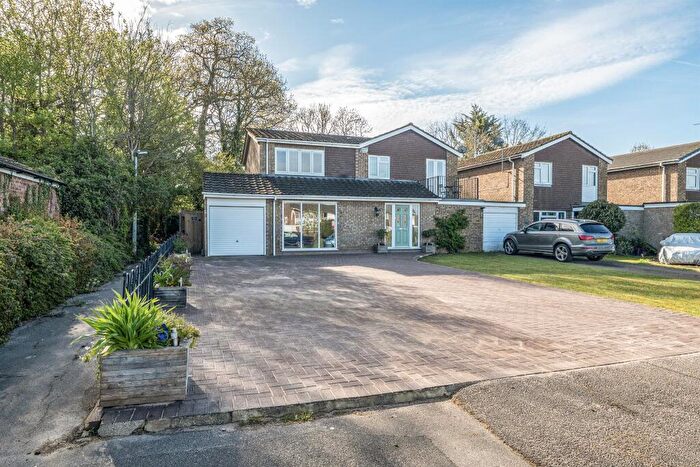 4 Bedroom Link Detached House For Sale In Somersby Crescent, Maidenhead, SL6