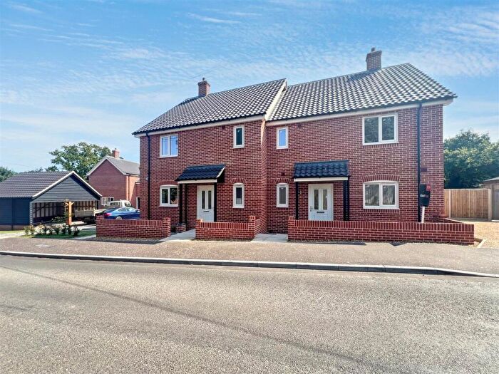 3 Bedroom Semi-Detached House For Sale In West Road, Ormesby, Great Yarmouth, NR29