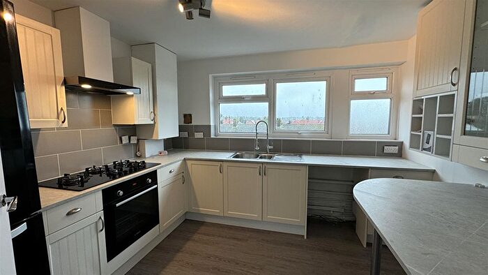 2 Bedroom Flat For Sale In Barcombe Close, Eastbourne, BN20