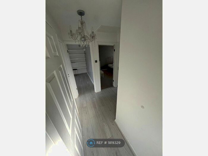 2 Bedroom Maisonette To Rent In Headley Road East, Reading, RG5