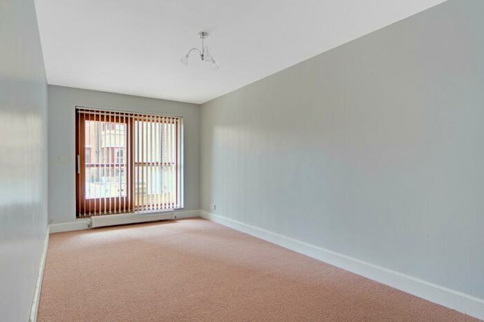 2 Bedroom Flat To Rent In Beaufort Place, Thompsons Lane, Cambridge, CB5