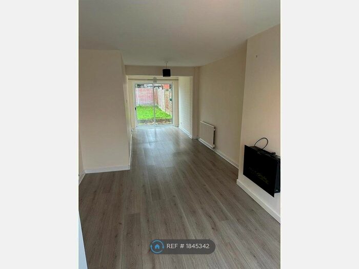 3 Bedroom Semi-Detached House To Rent In Pear Tree Crescent, Walton-Le-Dale, Preston, PR5