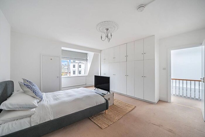 2 Bedroom Flat For Sale In Sutherland Avenue, Little Venice, London, W9