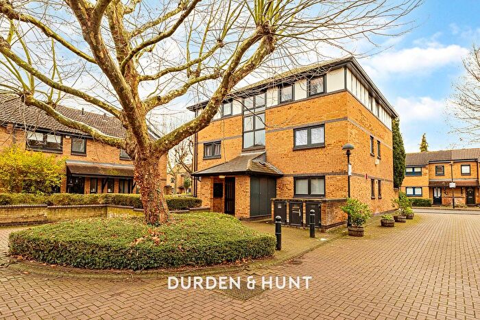 2 Bedroom Flat To Rent In Taeping Street, Isle Of Dogs, E14