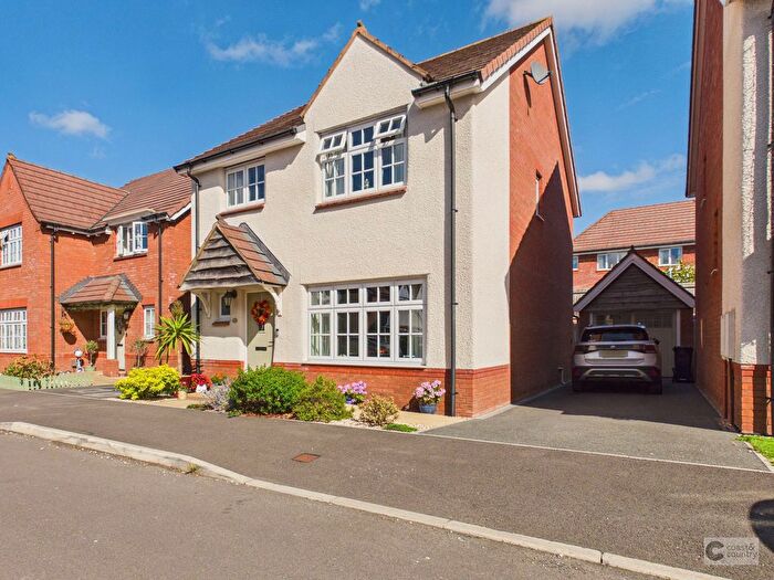 4 Bedroom Detached House For Sale In Kingfisher Way, Kingsteignton, TQ12