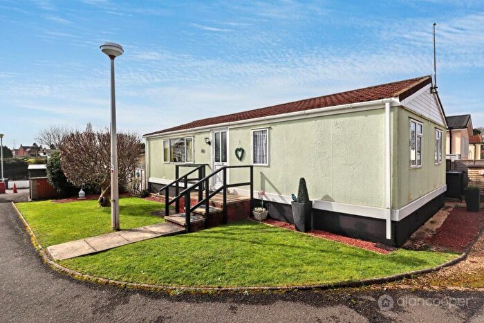 2 Bedroom Park Home For Sale In Mill Farm Park, Bulkington, CV12