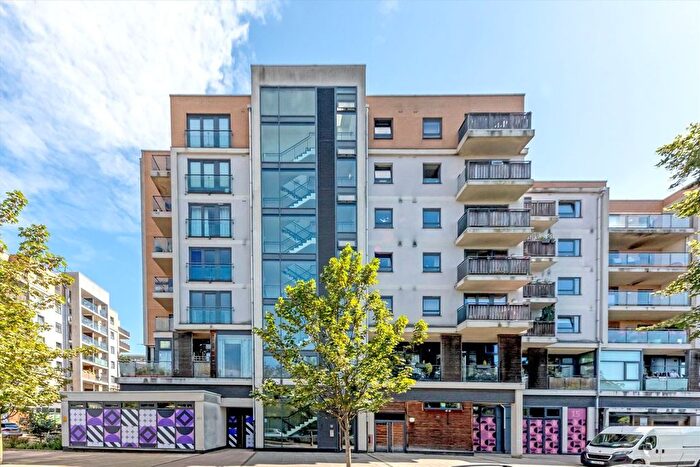 2 Bedroom Flat To Rent In Warple Way, Acton, W3