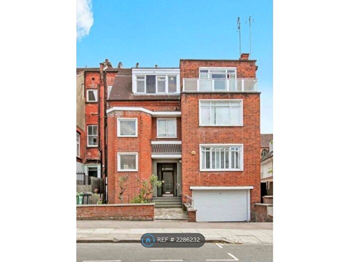 3 Bedroom Flat To Rent In Platts Lane, London, NW3