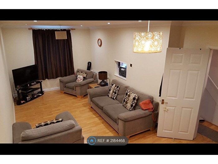 2 Bedroom Terraced House To Rent In Randolph Road, Slough, SL3