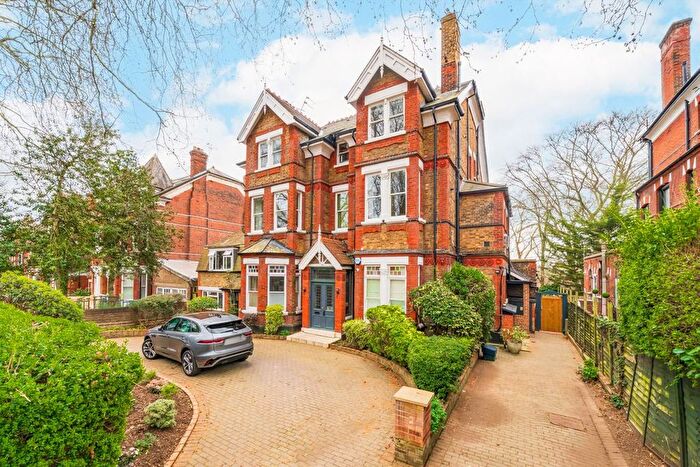 3 Bedroom Flat For Sale In Shepherds Hill, Highgate, N6