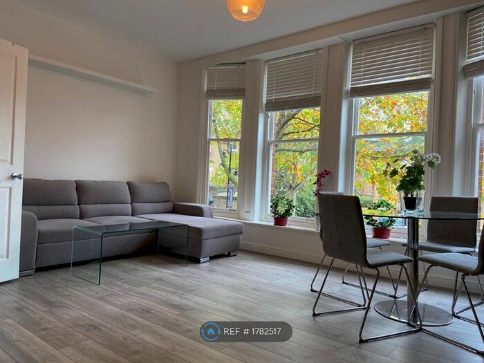 2 Bedroom Flat To Rent In Royal Parade, Richmond, TW9