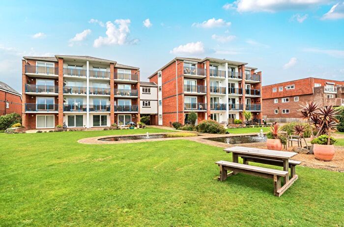 3 Bedroom Flat For Sale In Sea Front, Hayling Island, Hampshire, PO11