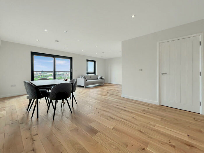 3 Bedroom Penthouse To Rent In Block F Victoria Riverside, Leeds City Centre, LS10