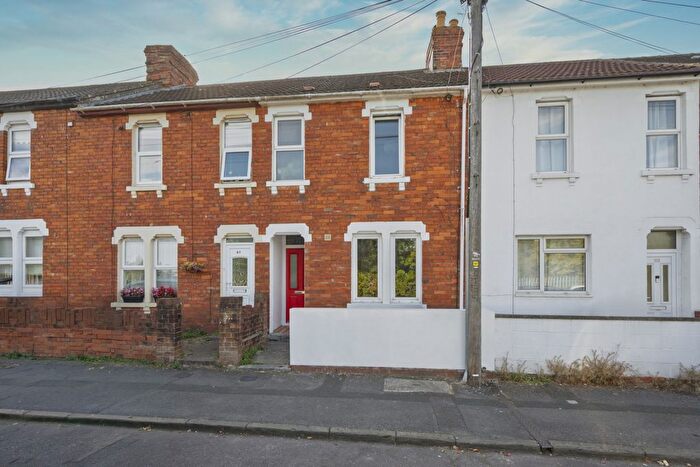 3 Bedroom Terraced House For Sale In Redcliffe Street, Swindon, SN2